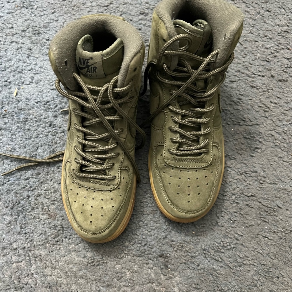 Nike boys high top shoes